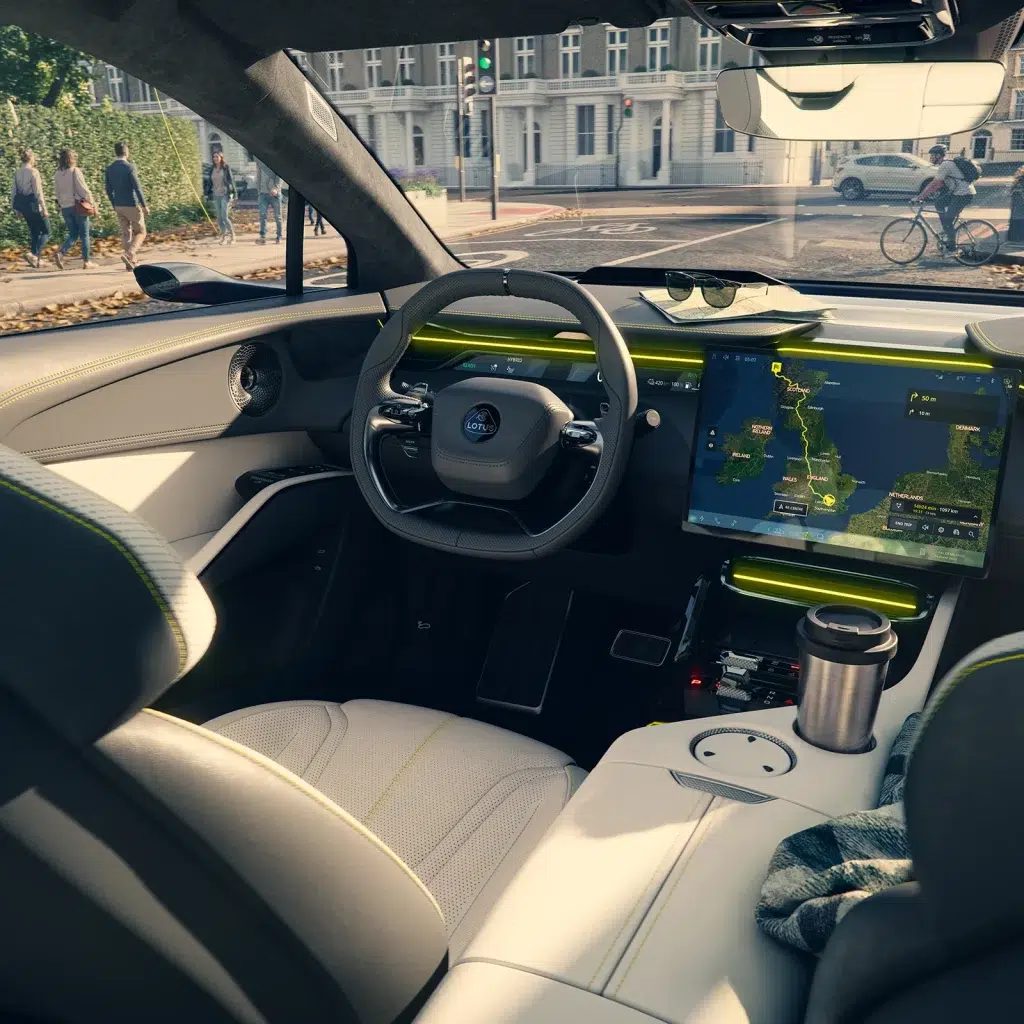 Modernes Interieur des Lotus Eletre mit hellen Ledersitzen, futuristischem Cockpit und großem Navigationsdisplay.
