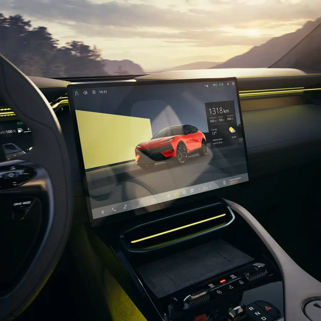 Modernes Cockpit und zentrales Touchscreen-Display im Innenraum des Lotus Eletre.